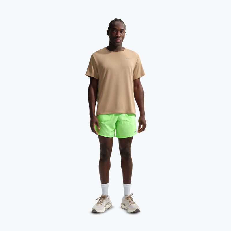 Pánske bežecké šortky Nike Stride Dri-Fit Brief-Lined 7" lime blast 2