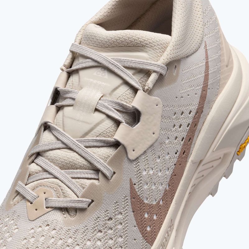 Dámske bežecké topánky Nike ACG Zegama cream ii/light orewood brown/diffused taupe 10