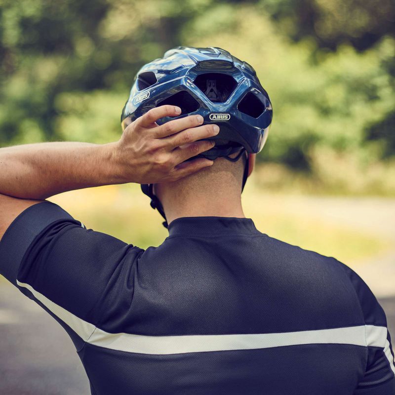 Cyklistická prilba ABUS Macator navy blue 67326 7